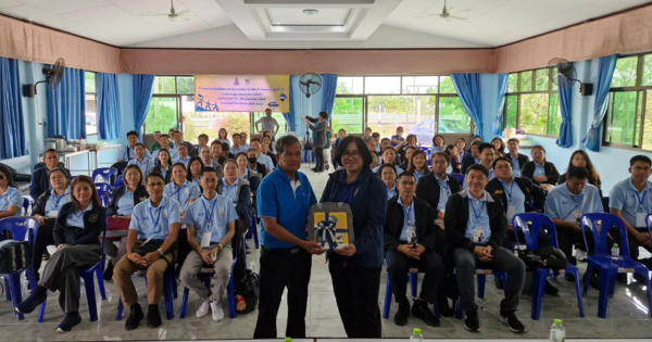 สถาบันอนุชิตพิพรรธน์และกองประสานงานโครงการพื้นที่ 1 สำนักงาน กปร. ร่วมกับคณะเศรษฐศาสตร์ มหาวิทยาลัยเกษตรศาสตร์  โดยมี นางพิชญดา หัศภาค รองเลขาธิการ กปร. นำคณะผู้เข้าอบรมหลักสูตร นักพัฒนาตามแนวพระราชดำริ (พพร.) รุ่นที่ 12 เดินทางศึกษาดูงานในพื้นที่โครงการอันเนื่องมาจากพระราชดำริ