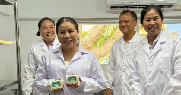 เปิดอาคารปฏิบัติการ “สำหรับผลิตและเก็บรักษาเครื่องสำอาง” มาตรฐาน อย.ของศูนย์ศึกษาการพัฒนาอ่าวคุ้งกระเบนอันเนื่องมาจากพระราชดำริ