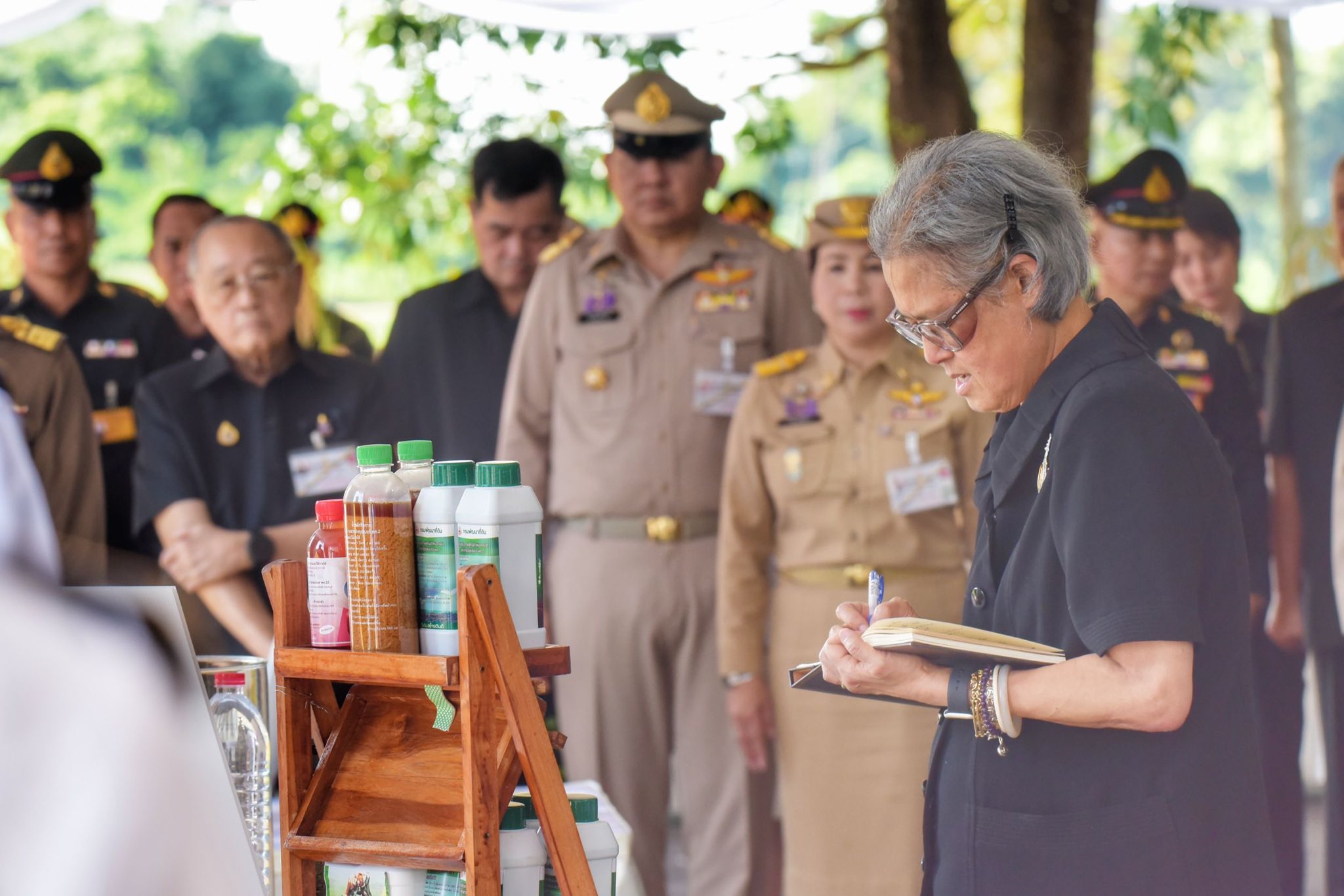 วันศุกร์ที่ 14 พฤศจิกายน 2568 เวลา 13.30 น. สมเด็จพระกนิษฐาธิราชเจ้า กรมสมเด็จพระเทพรัตนราชสุดา ฯ สยามบรมราชกุมารี เสด็จพระราชดำเนินไปยังแปลงสาธิตการเกษตรที่ 5 โรงเรียนนายร้อยพระจุลจอมเกล้า อำเภอเมือง จังหวัดนครนายก